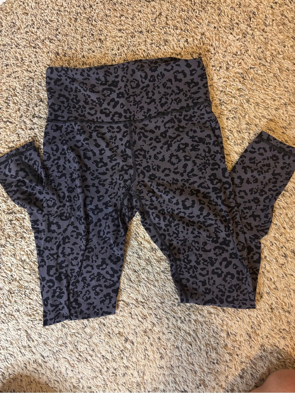 Athleta Ultra High Rise Tight Leggings Gray Black Leopard Print Women’s Small